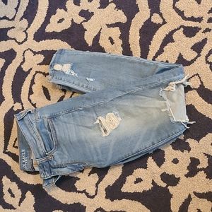 Distressed American Eagle Jegging.